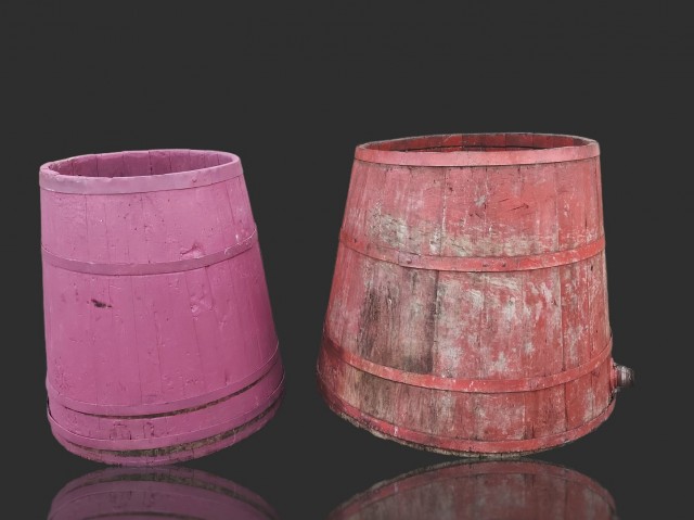 Anciens barils à eau d'érable (baril rouge vendu)