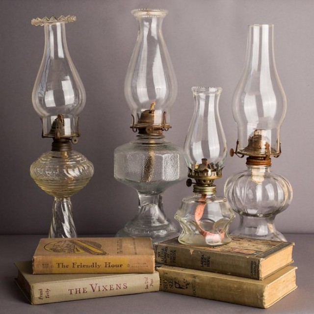 How to properly clean an oil lamp  