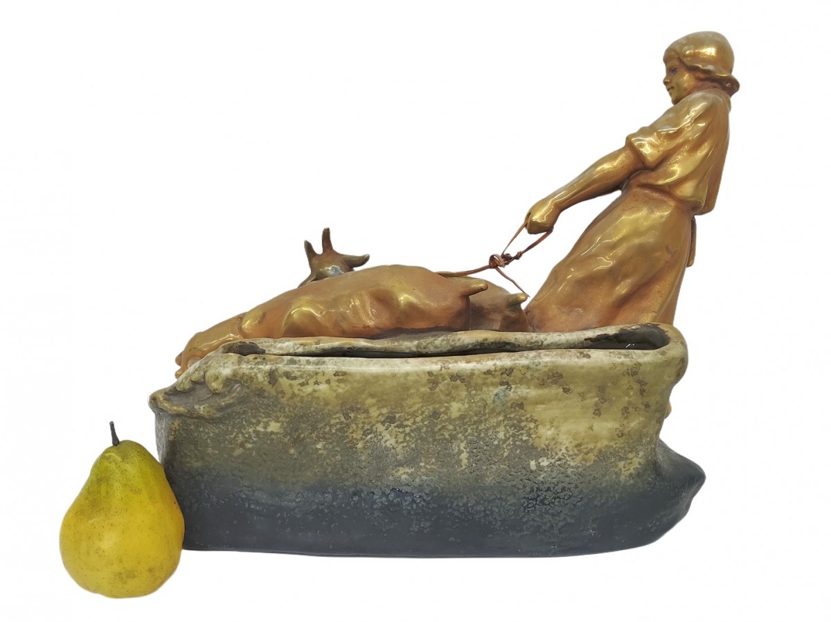 Magnifique statue, céramique représentant une bergère et ses chèvres (voir autres photos pour condition) 4 Magnifique statue, céramique représentant une bergère et ses chèvres (voir autres photos pour condition) 4