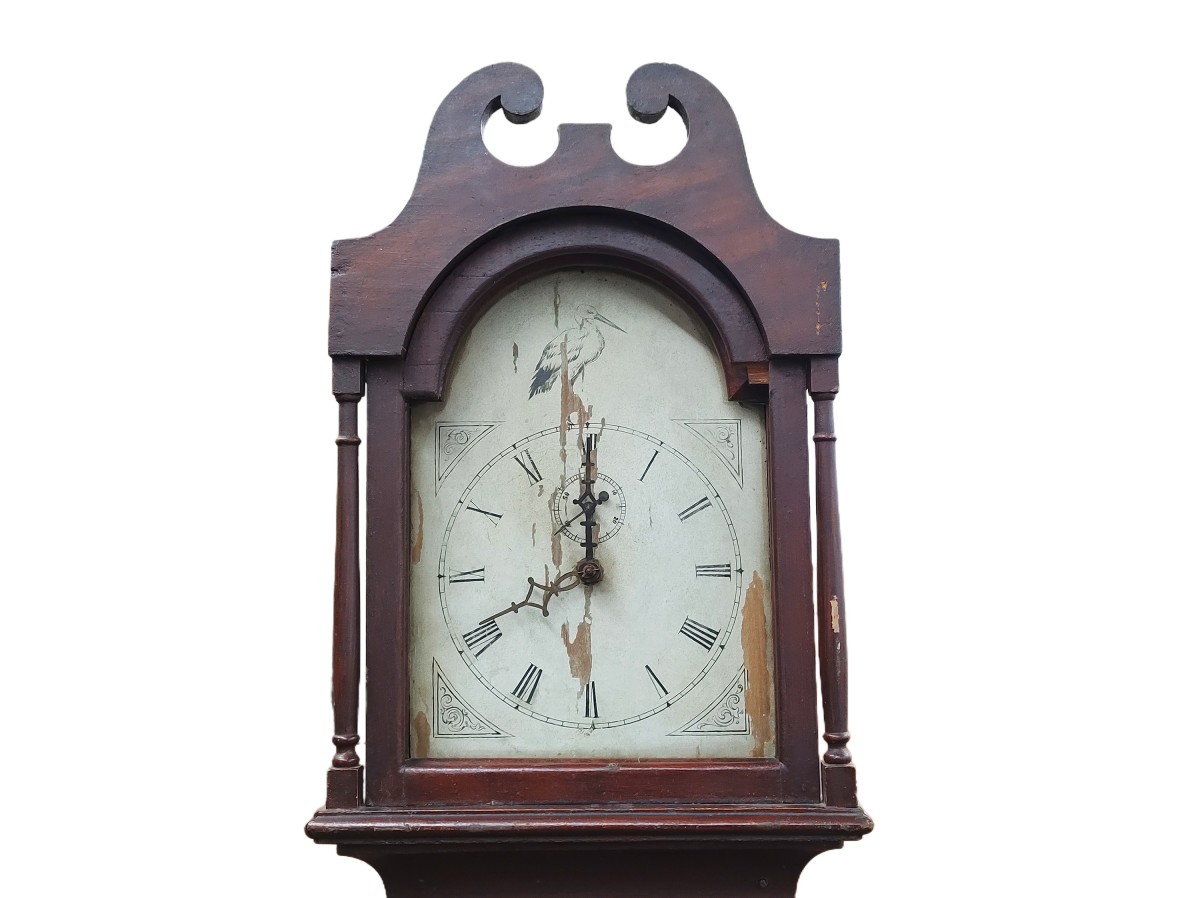 Belle horloge dite grand-père, beau faux-fini d'origine et mécanisme en bois, non-fonctionnelle 2 Belle horloge dite grand-père, beau faux-fini d'origine et mécanisme en bois, non-fonctionnelle 2