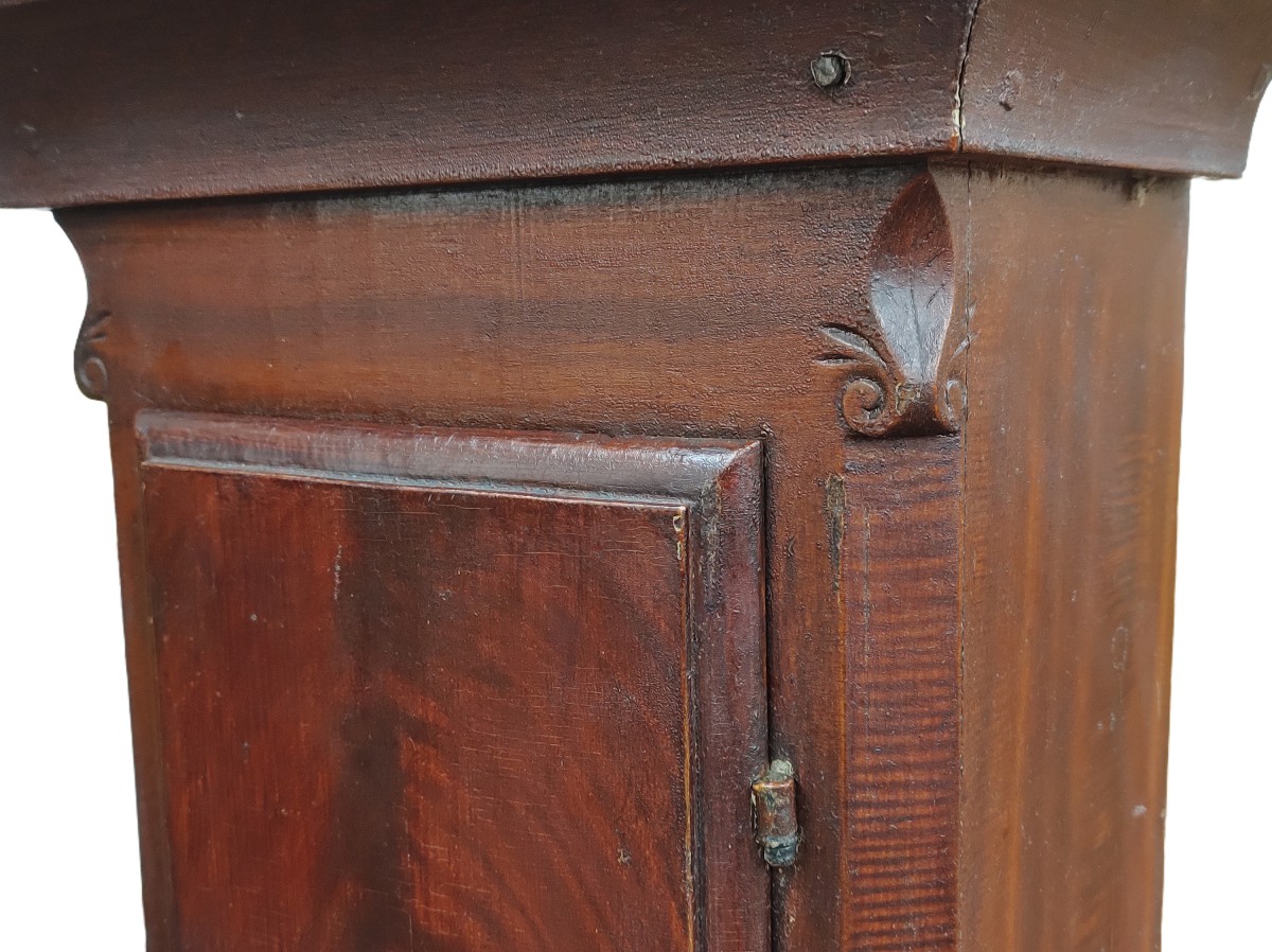 Belle horloge dite grand-père, beau faux-fini d'origine et mécanisme en bois, non-fonctionnelle 4 Belle horloge dite grand-père, beau faux-fini d'origine et mécanisme en bois, non-fonctionnelle 4