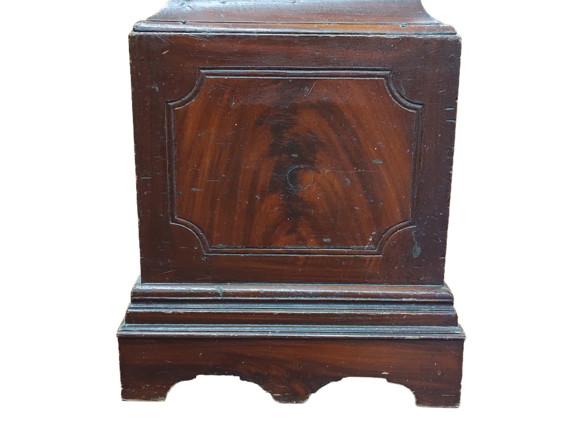 Belle horloge dite grand-père, beau faux-fini d'origine et mécanisme en bois, non-fonctionnelle 3 Belle horloge dite grand-père, beau faux-fini d'origine et mécanisme en bois, non-fonctionnelle 3