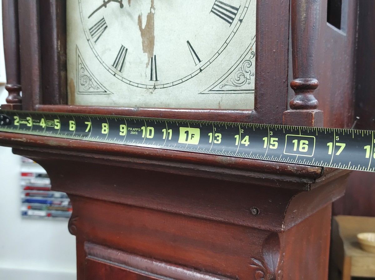 Belle horloge dite grand-père, beau faux-fini d'origine et mécanisme en bois, non-fonctionnelle 9 Belle horloge dite grand-père, beau faux-fini d'origine et mécanisme en bois, non-fonctionnelle 9