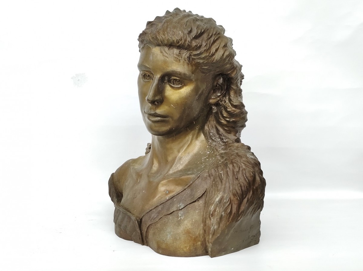Buste en bronze, signé J. Bélanger 3