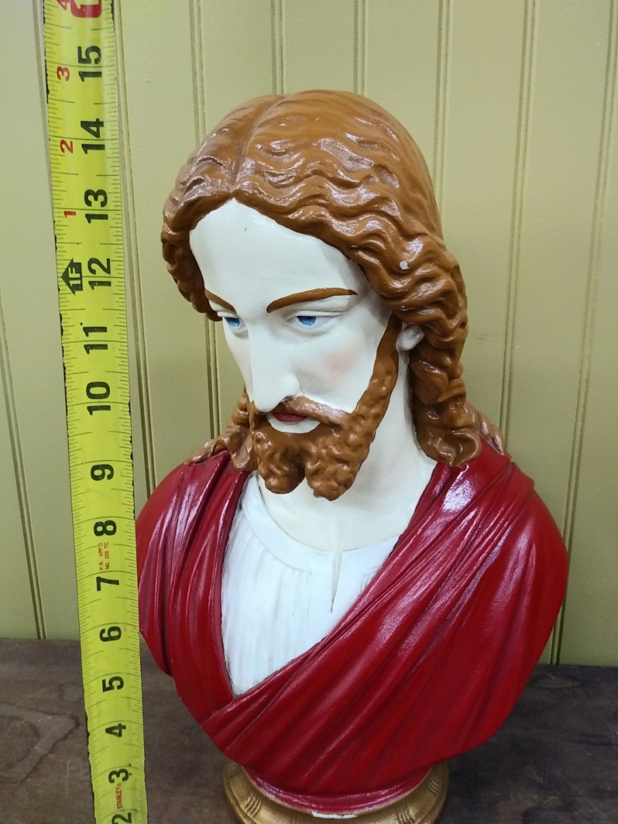Jesus-Christ statue 4