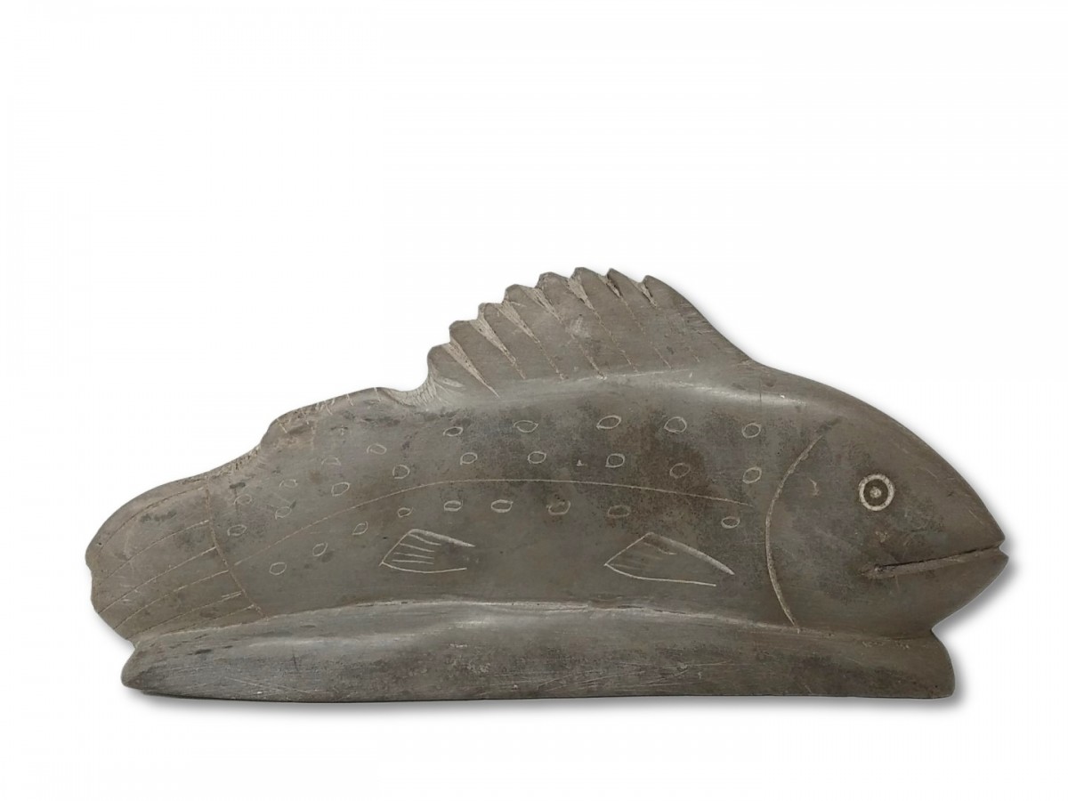 Sculpture inuit, poisson en pierre  1