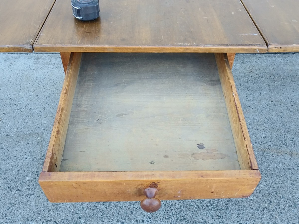 Antique pannels table  5