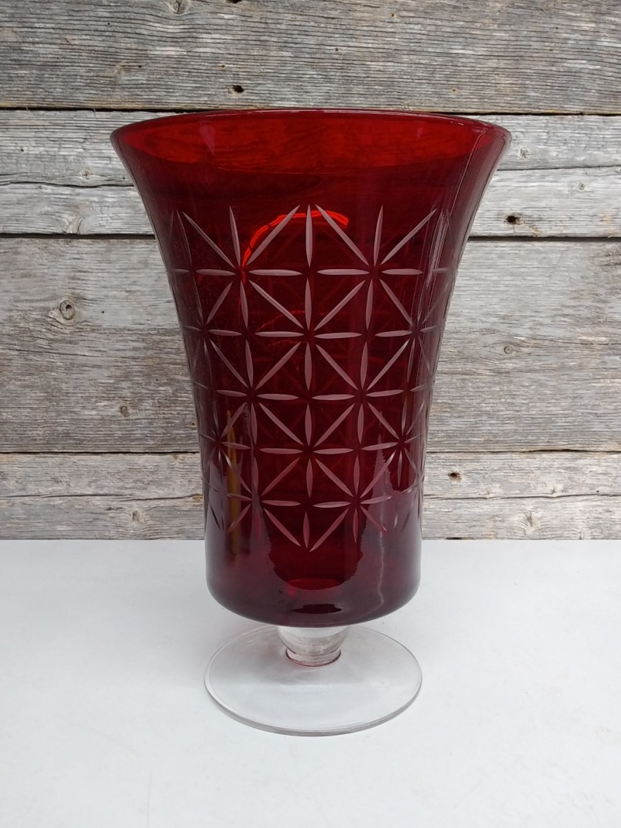 Vase en verre '' cranberry '' 1