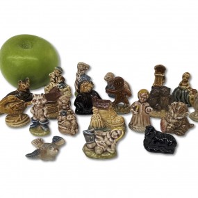 #53240 -  tea miniature figurines 