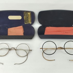 #57184 - 15$ ch. Anciennes paires de lunettes 