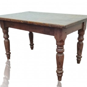 #57770 - 795$ Très belle petite table à pattes tournées, couleur d'origine, plateau fait de 2 planches 