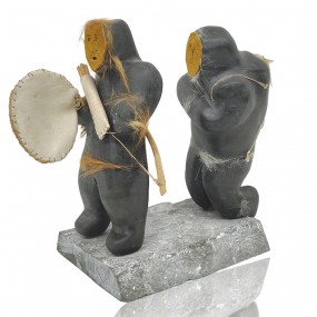 #57783 - 285$ Magnifique sculpture Inuit en pierre, Chant de la gorge, Baie-d'Hudson 