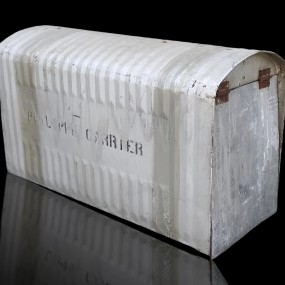#58248 - 65$ Iron malle box 