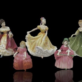 #58326 - 70$ à 90$ ch. Lot de figurines Royal Doulton, statuettes en porcelaine 
