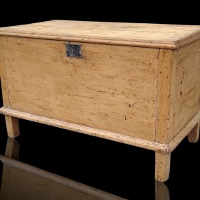 #58437 - 145$ Antique blanket pine chest