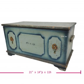 #58603 - 95$ Hand-painted antique chest. Floral decor. Unique storage.