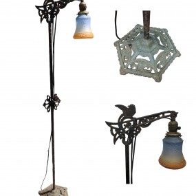 #58584 - 125$ Antique cast iron floor lamp. Unique lampshade.