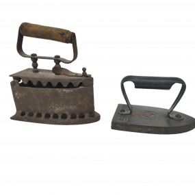#58621 - 25$ch. Two old cast iron clothes irons