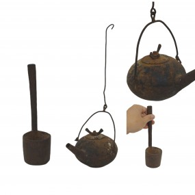 #58626 - 85$75 &  iron kettle & ladle
