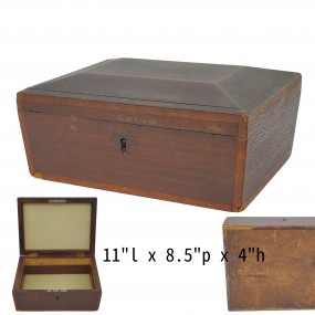 #58679 - 165$ Coffret ancien en bois, belle patine et serrure décorative
