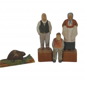 #58655 -  Figurines sculptées en bois, famille et castor