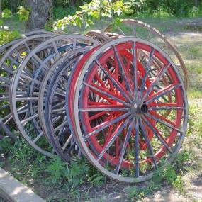 #58666 - 85$ch. Plusieurs roues de voiture ancienne disponibles