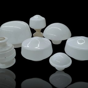 #58868 - 65$ à 85$ ch. Milk glass shades 