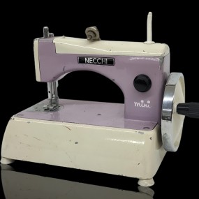 #59209 - 25$ Necchi miniature sewing machine 