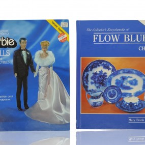 #59268 - 20$ ch. Books about (barbies VENDU) and flow blue dishes 