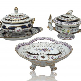 #59585 - 75ch. & 45$ Fine decorative porcelain with gold accents — antique dishware, limoge