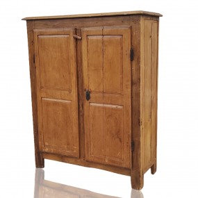 #59746 - 695$ Rustic repro pine cupboard with nice patina, pure country charm. #59746 - 695$ Rustic repro pine cupboard with nice patina, pure country charm.