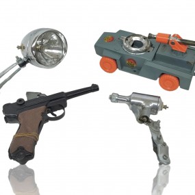 #59881 - Retro toy lot — tank, gun & lamp #59881 - Retro toy lot — tank, gun & lamp