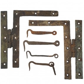 #59933 - Nice lot of forged hooks and big hinges #59933 - Nice lot of forged hooks and big hinges
