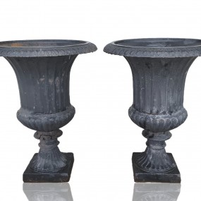 #60013 -  Urnes anciennes en fonte, jardinières, pots à fleurs