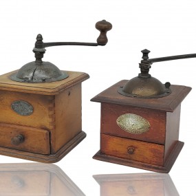 #60431 - 85$ ch. Beaux petits moulins à café décoratifs (moulin de gauche vendu)