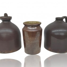 #60716 - 45$ à 50$ ch. (Stoneare jugs SOLD) and crock