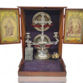 #60867 -  Joli ensemble viatique avec crucifix chandeliers et autres