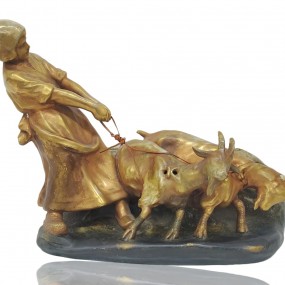Magnifique statue, céramique représentant une bergère et ses chèvres (voir autres photos pour condition)