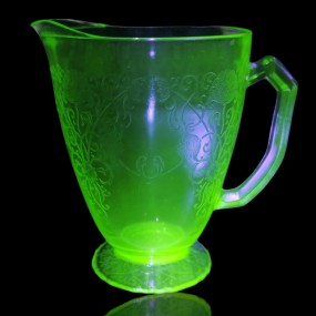 #61539 - 45$ Pichet en verre uraline, vaisselle dépression 