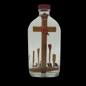 #62439 - 55$ Petit calvaire en bouteille, art populaire #62439 - 55$ Petit calvaire en bouteille, art populaire