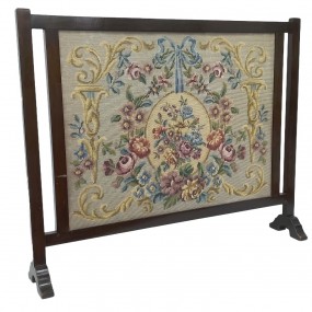 #62812 - 145$ Tapestry needle point firescreen 