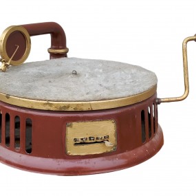 #63087 - 85$ Antique portable hand-crank gramophone in red and gold finish.