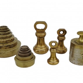 #63072 -  Collection of antique brass weights in various sizes.