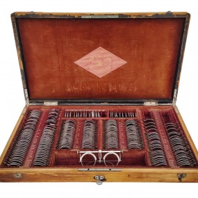 #63095 - 225$ Coffret ancien d’optométriste avec vaste sélection de lentilles d’essai pour lunettes