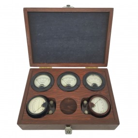 #63120 - 85$  Coffret avec instruments de mesure Triplett et Weston, milliampères