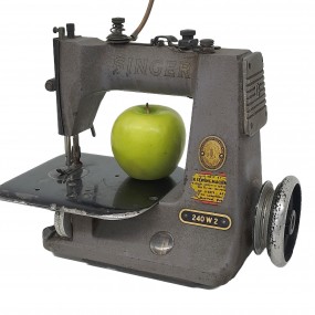 #63267 -  Little Singer sewing machine, model 240 W 2