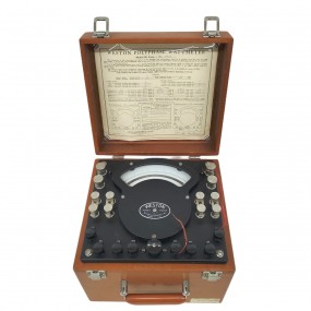 Vintage Weston portable wattmeter housed in its original wooden case.
