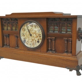 Vintage Ingraham mantel clock in wood, featuring architectural details