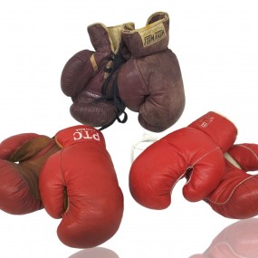 Anciens gants de boxe, articles de sport 