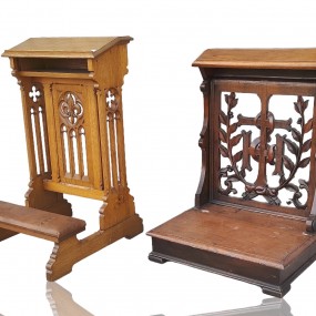 Anciens meubles prie-dieu, agenouilloirs